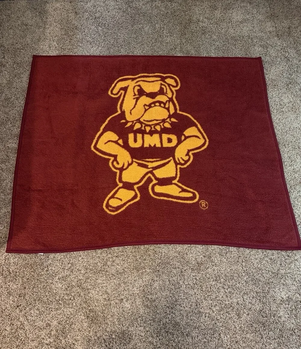 Vintage University of Minnesota Duluth Bulldogs Logo Throw Blanket 46” X 54”